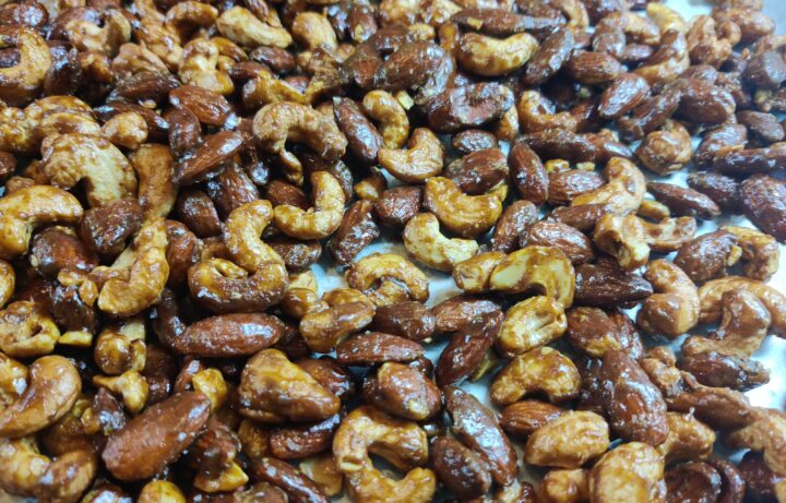 Sweet an spicy almond and cashew mix